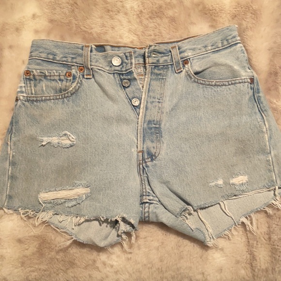 ✨Levi’s denim mini shorts✨ - Picture 1 of 4